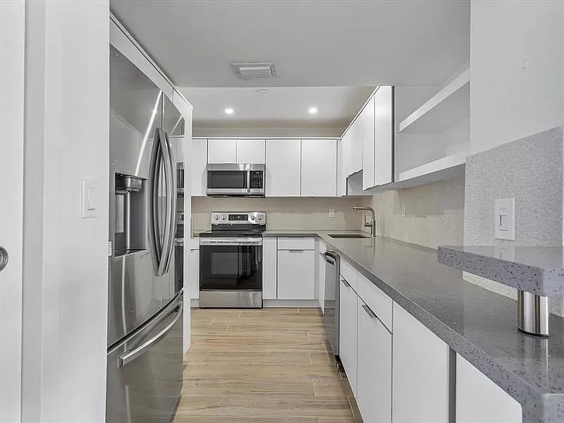 7928 W Dr