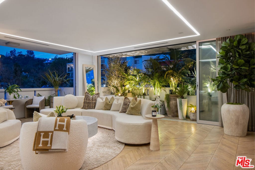 8787 Shoreham Drive 501