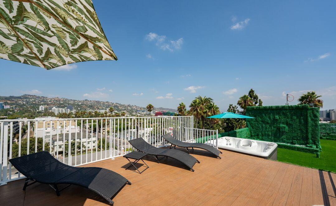 137 N Doheny Dr