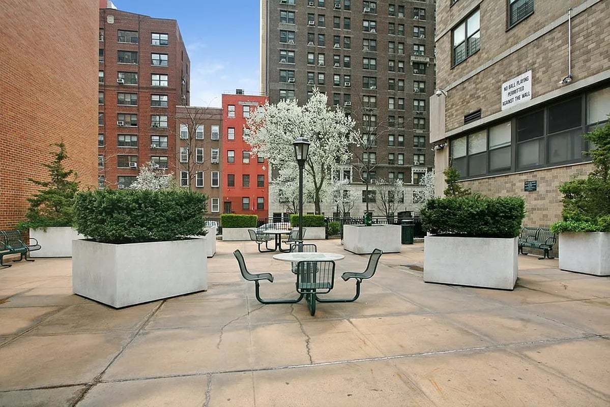 301 East 79th Street Unit: 5P