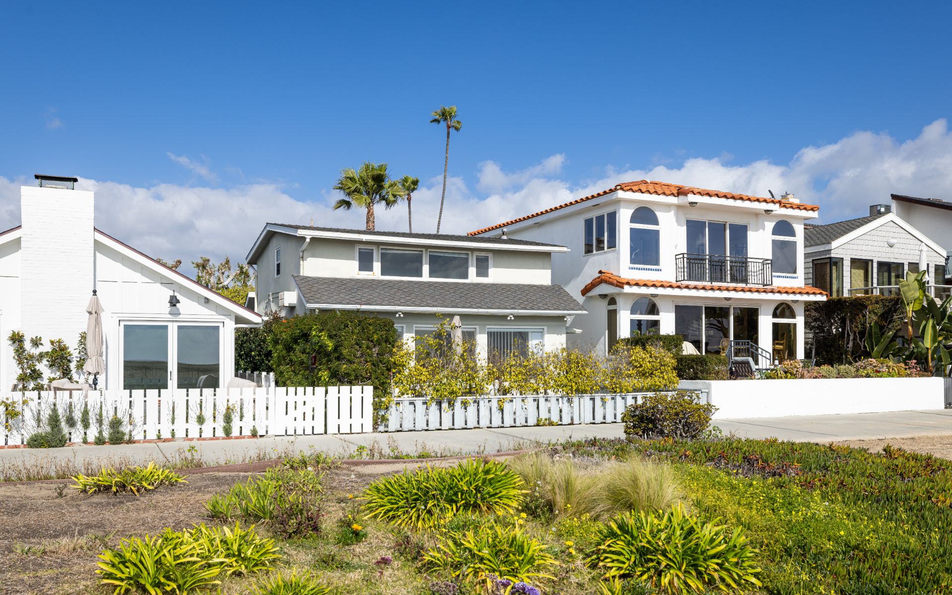 1309 E Balboa Blvd