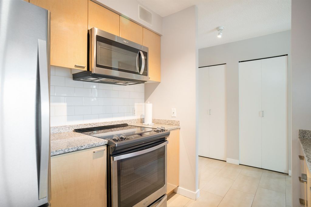 1288 W Georgia St, #2007