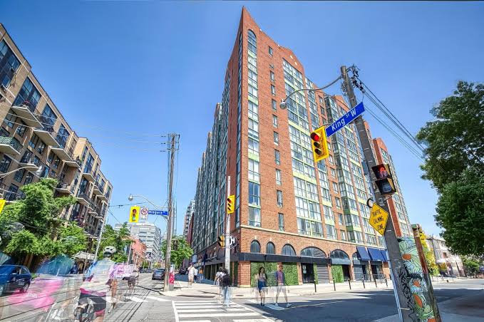 801 King St W #411