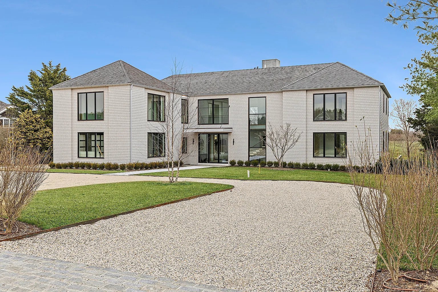 637 Halsey Ln