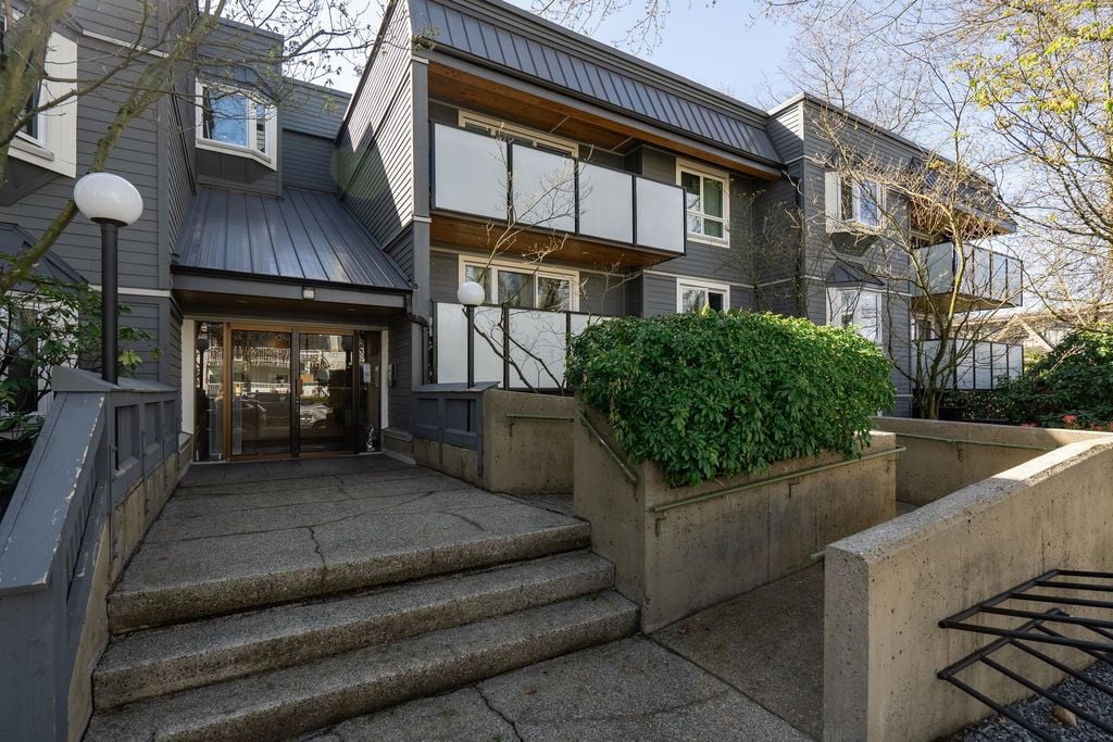 2328 Oxford St, #204
