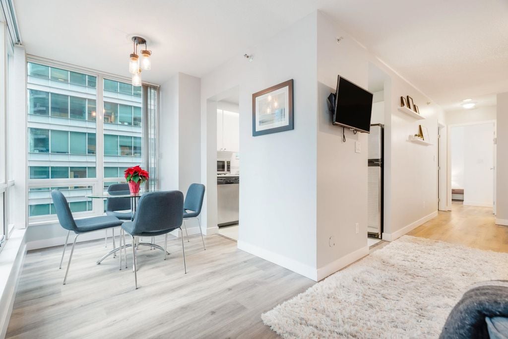 1166 Melville St, #1501