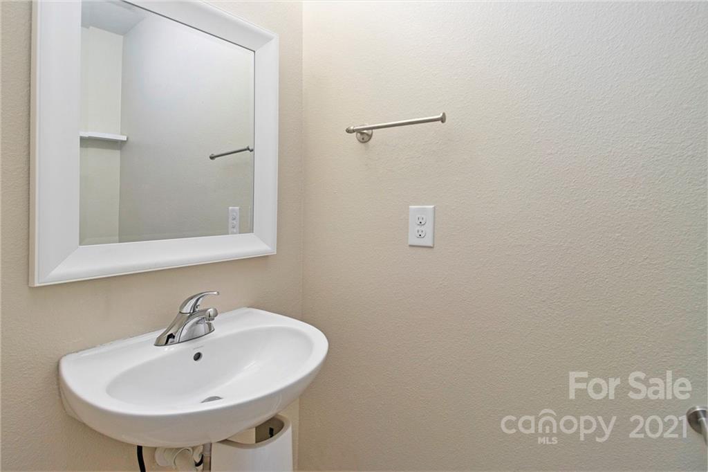 9636 Eagle Feathers Dr