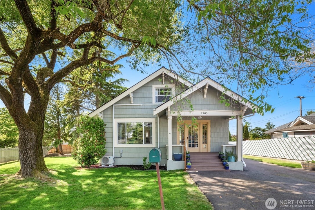 1905 Talbot Road S