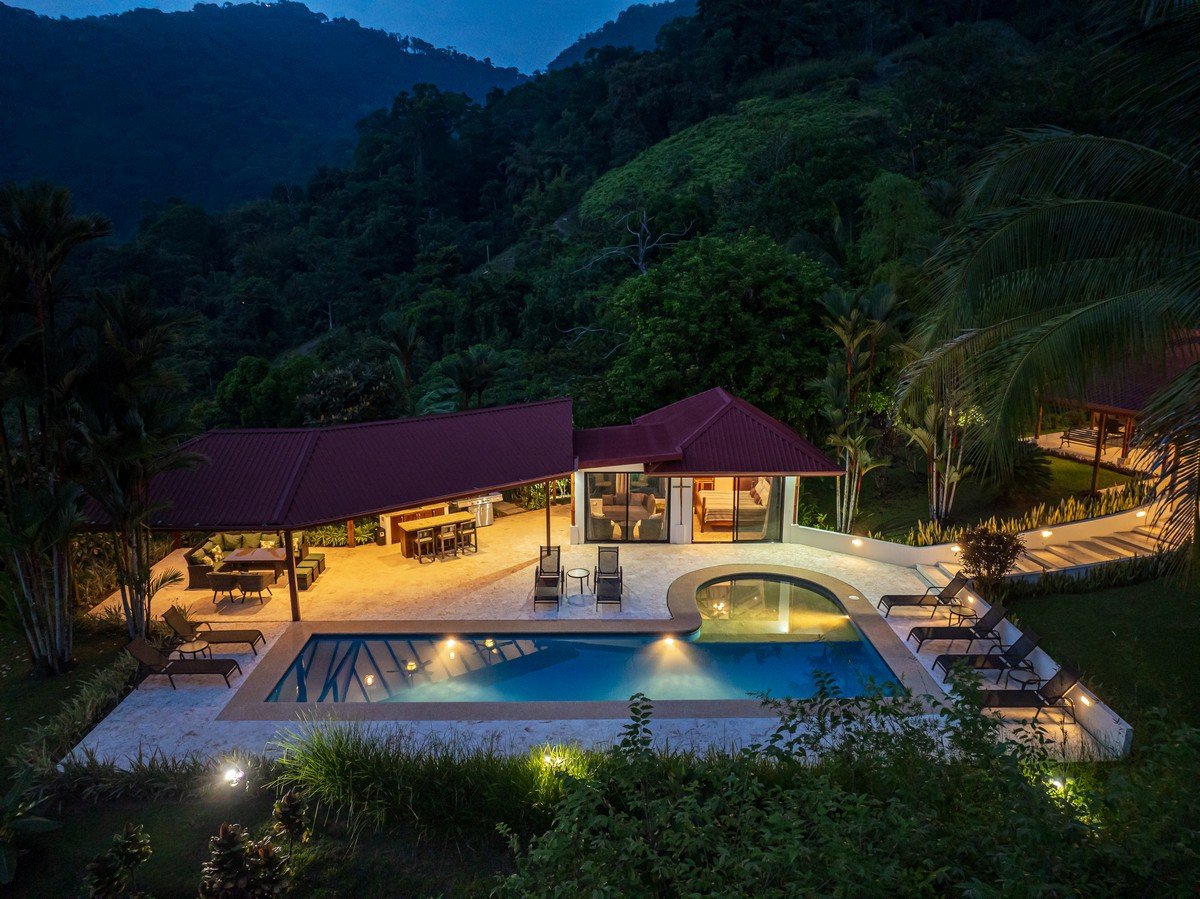 2.07 ACRES – 3 Bedroom Elegant Home With Guest Suite & Sweeping Ocean Views, Secluded & Nestled within Lush Jungle Surroundings!!!