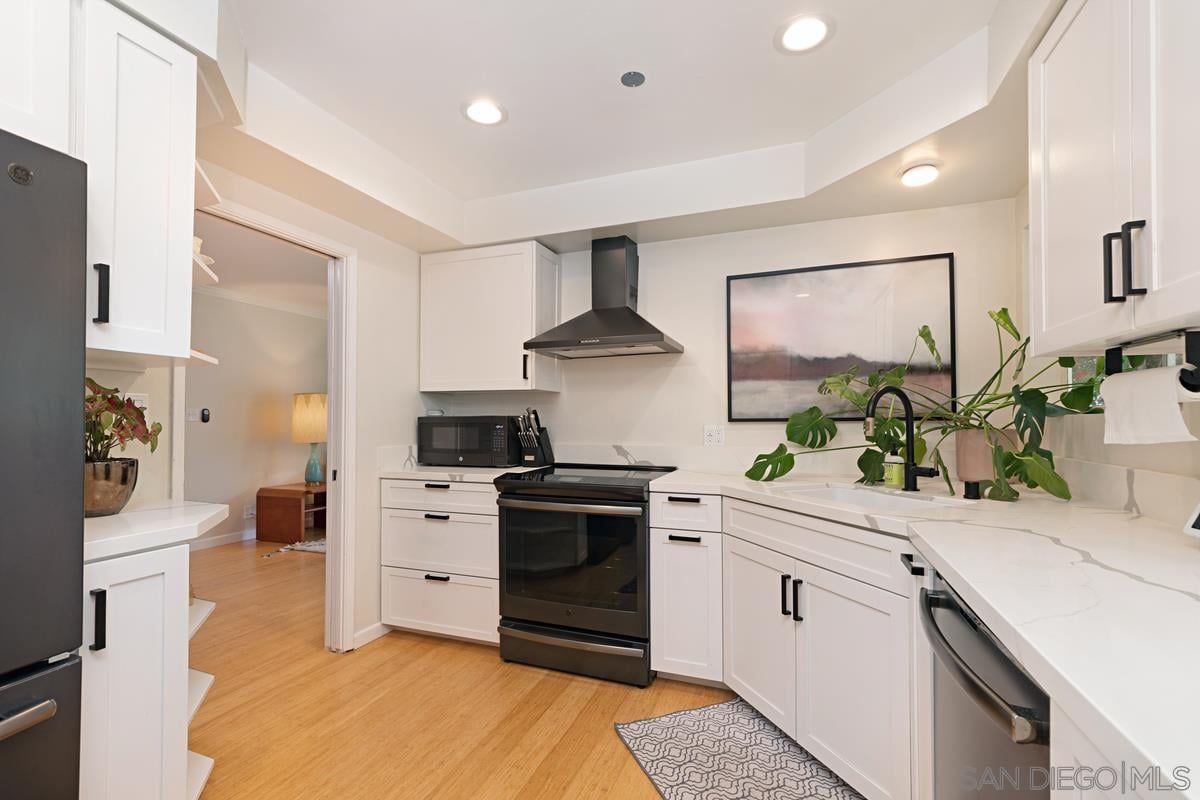 2360 Torrey Pines Rd  