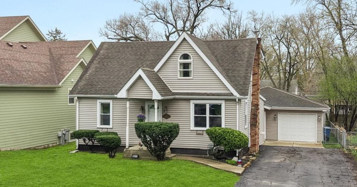 Front facade of a home for sale at 4217 Elm St Downers Grove IL 60515 listed by the Tully Team