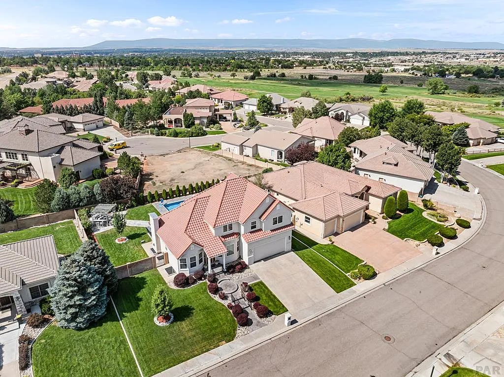 3938 Augusta Ln