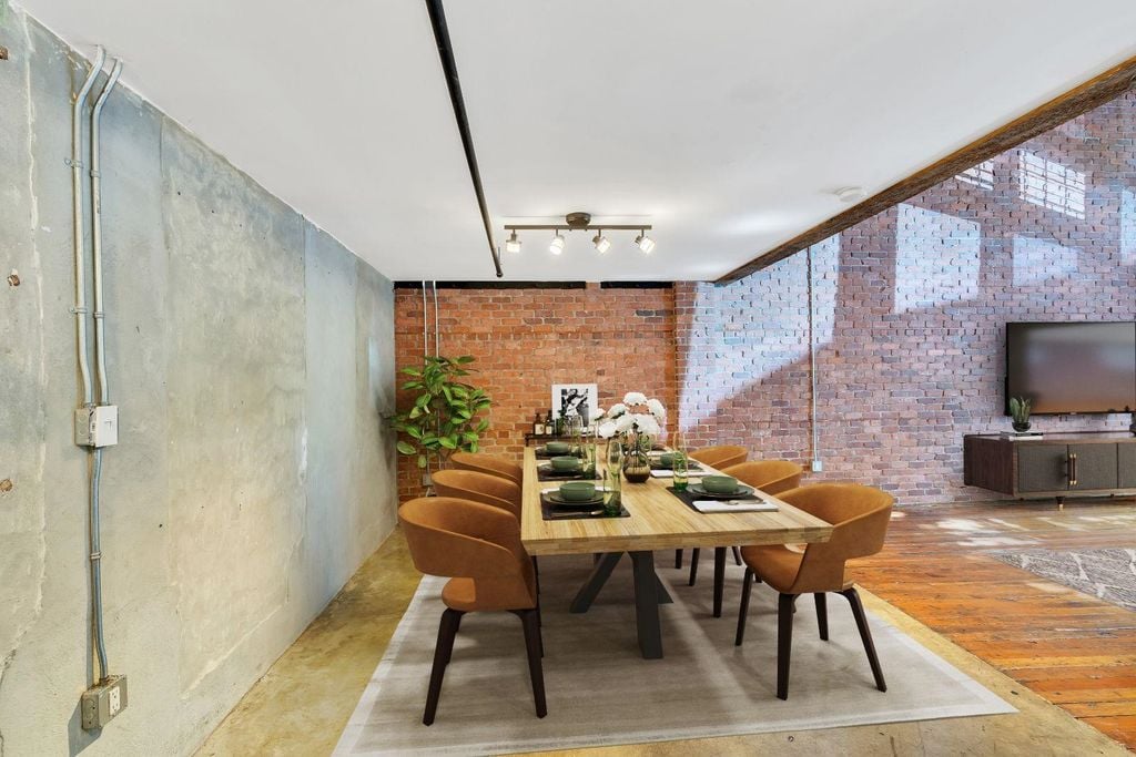 87 E Cordova St