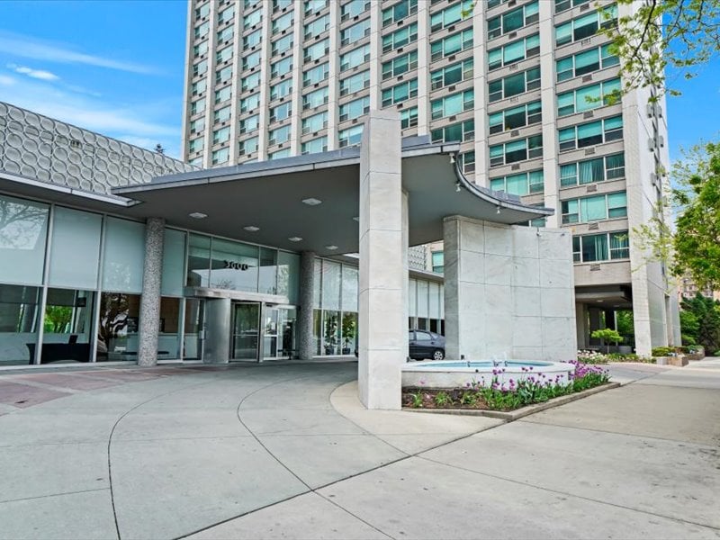 3600 N Lake Shore Dr #207, Chicago, IL 60613