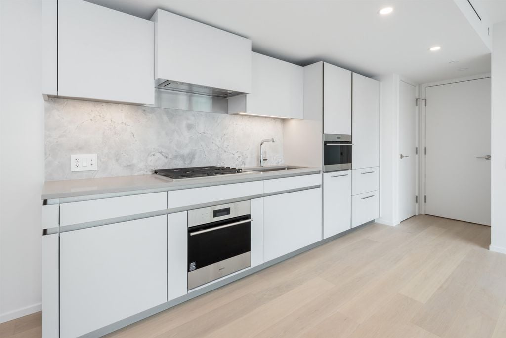 889 Pacific St, #1401