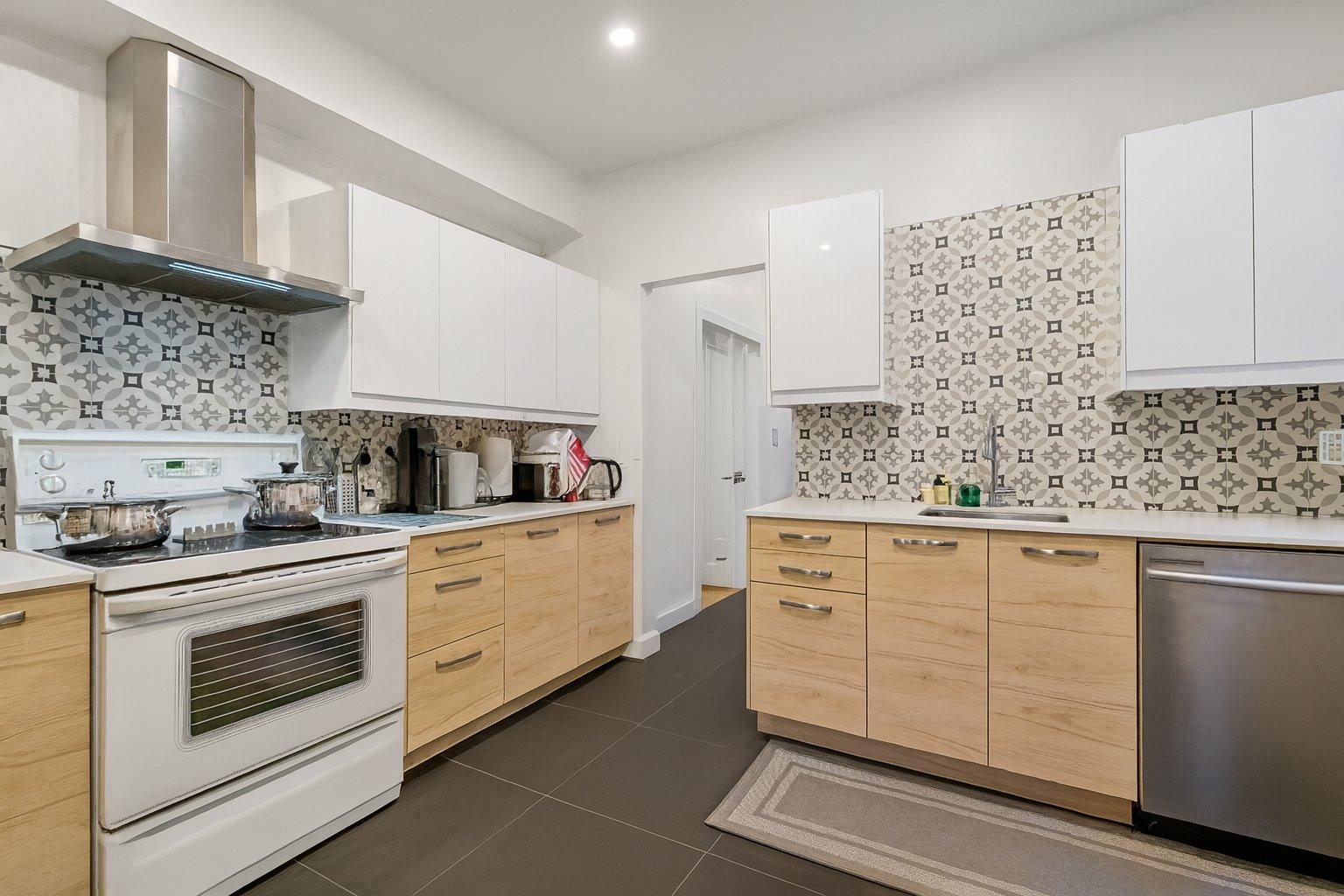 Outremont | Classic triplex in a sought-after area