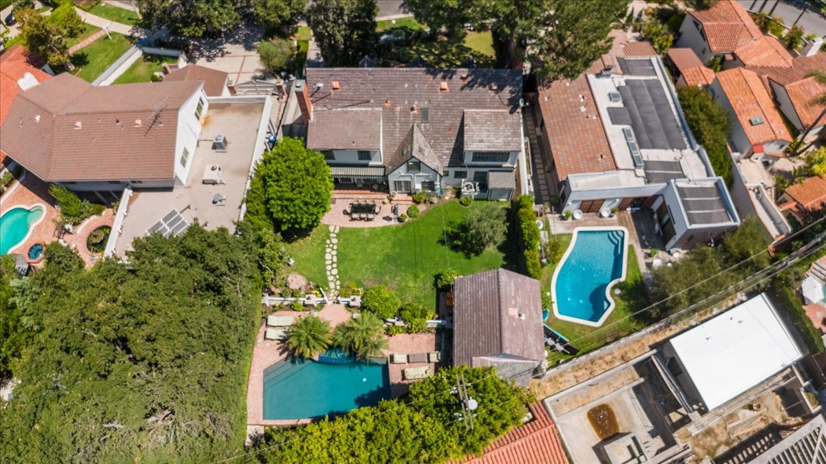 Toluca Lake 5  + 4 Traditional witih Pool & Guest House