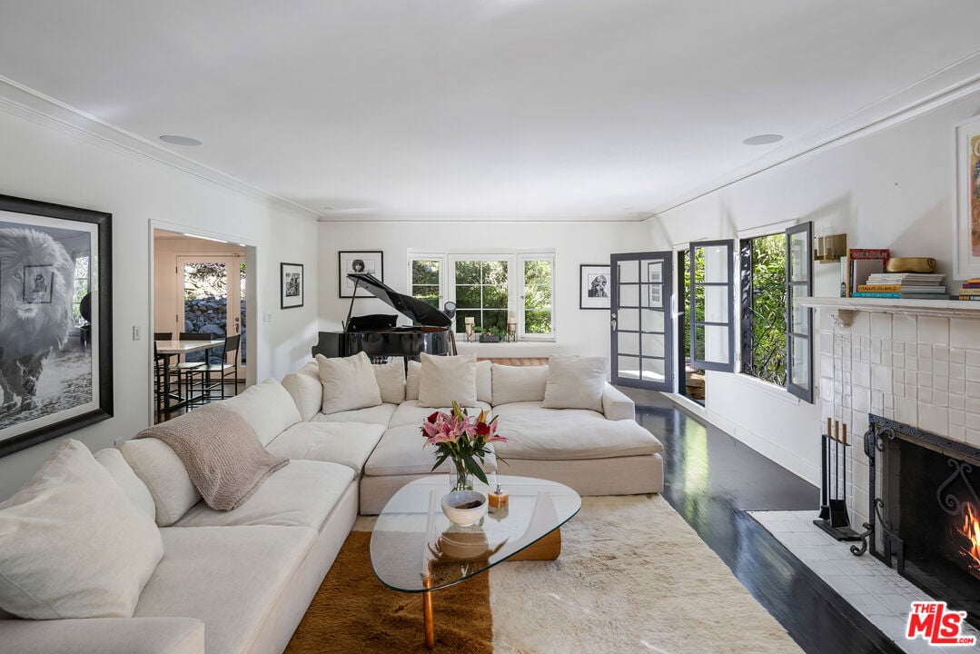 Velaris Estate, Laurel Canyon Blvd, 90046