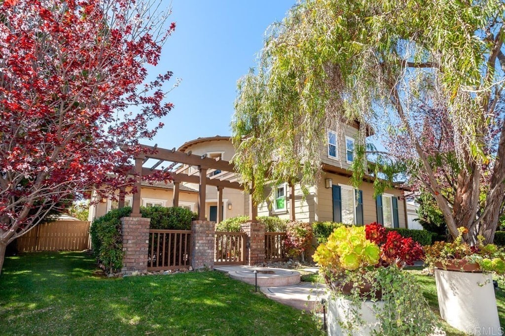 3505 Sitio Espino