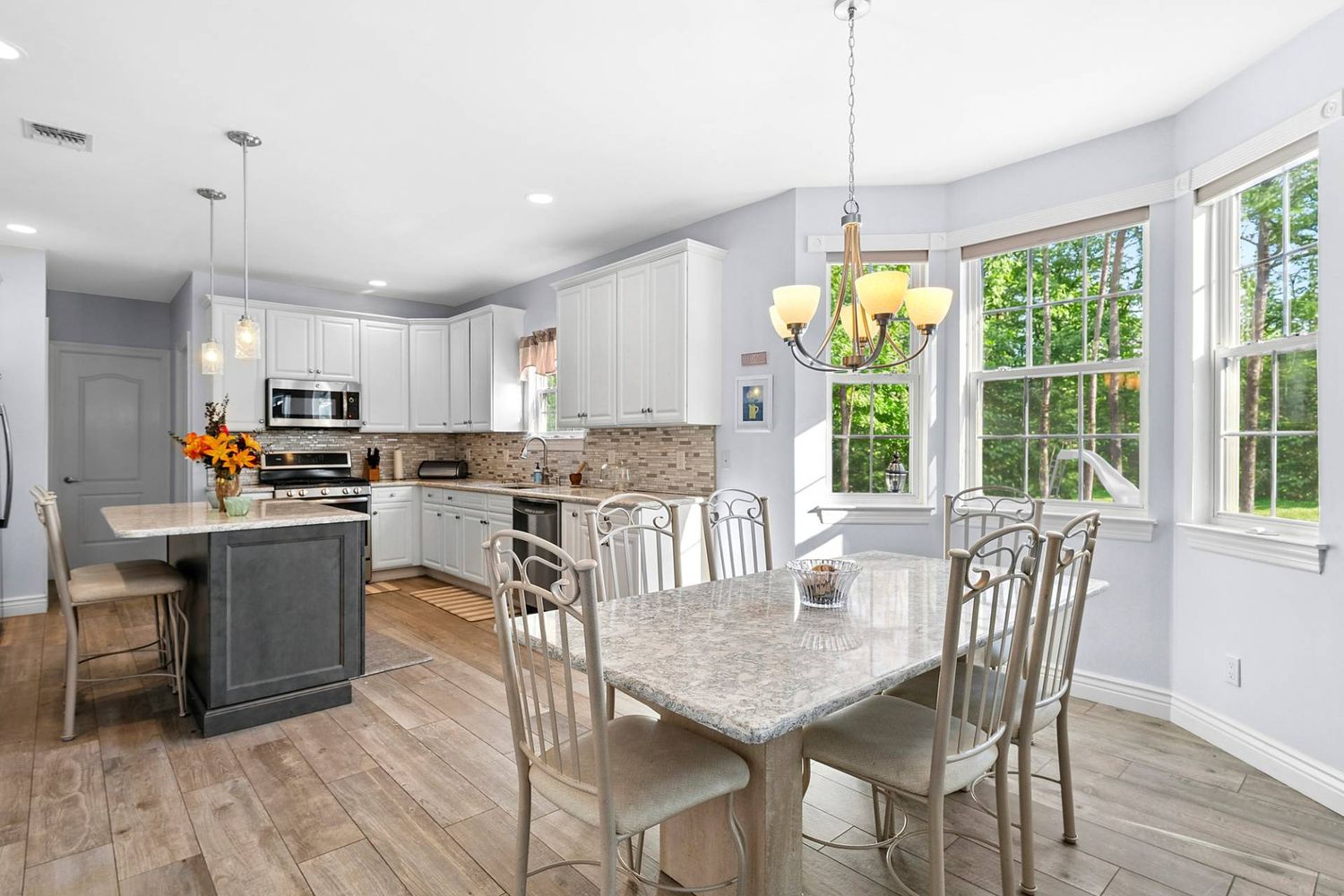 Quogue Elegance in Coveted Southampton Pines