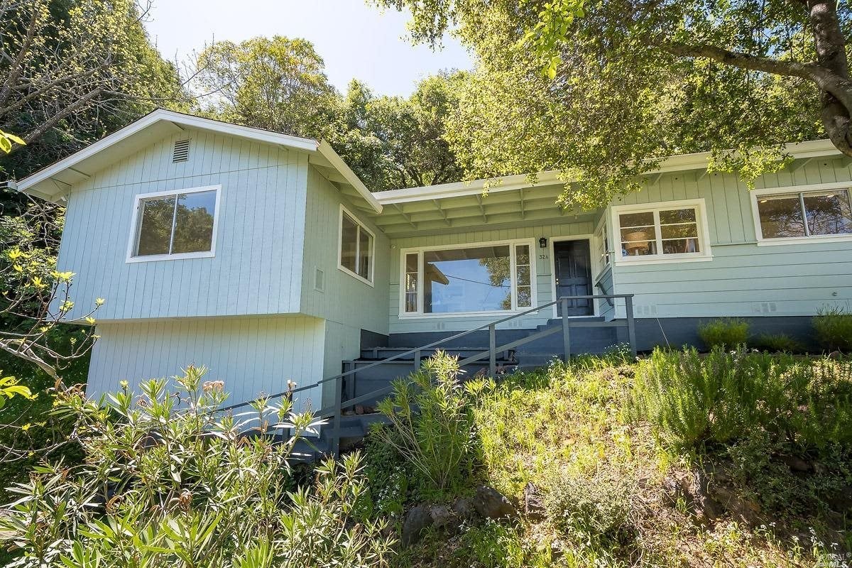 32 - A Terrace Ave