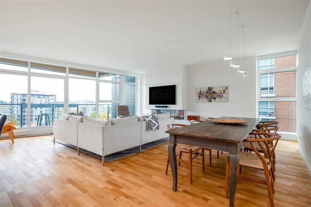 602 W 8th Ave, #1555