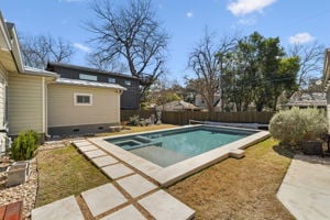 260 E Edgewood Pl