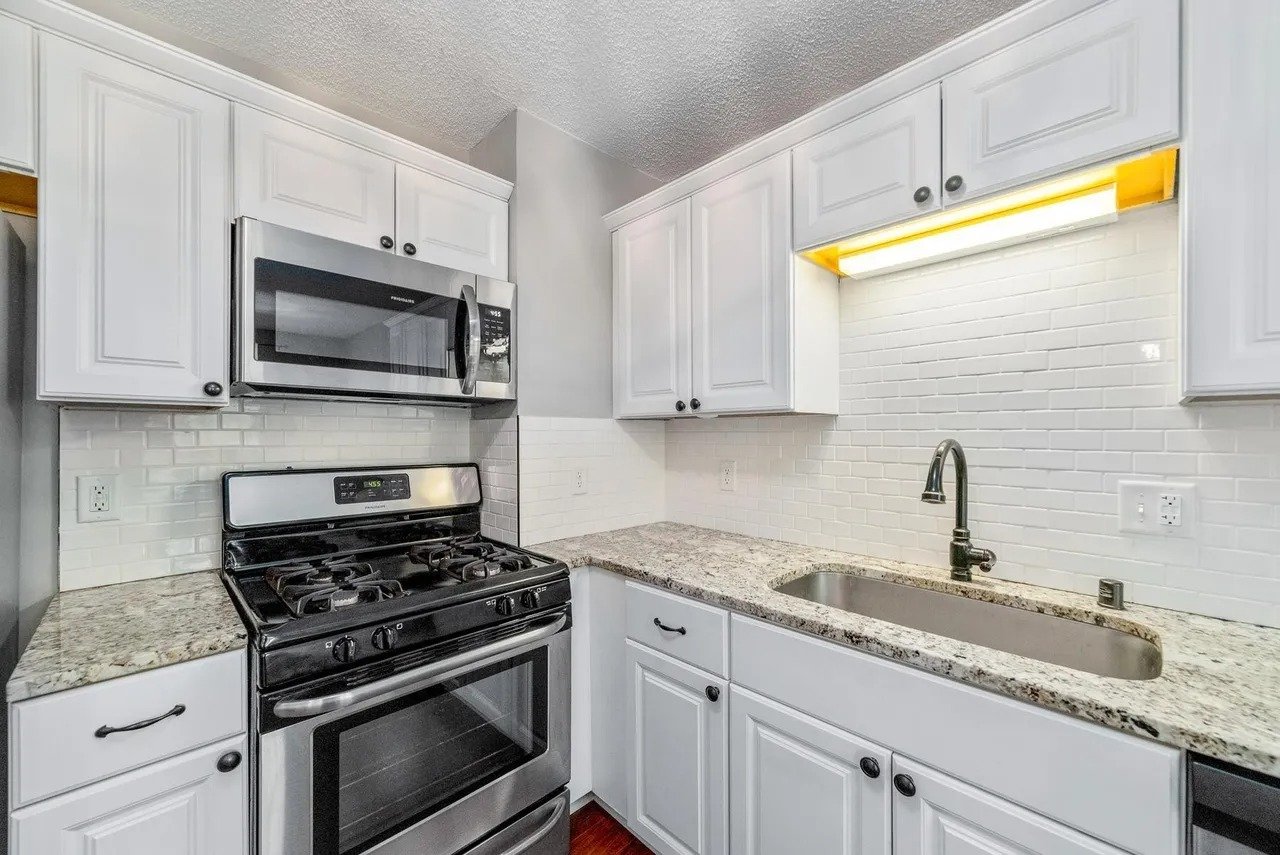 172 River Woods Ln