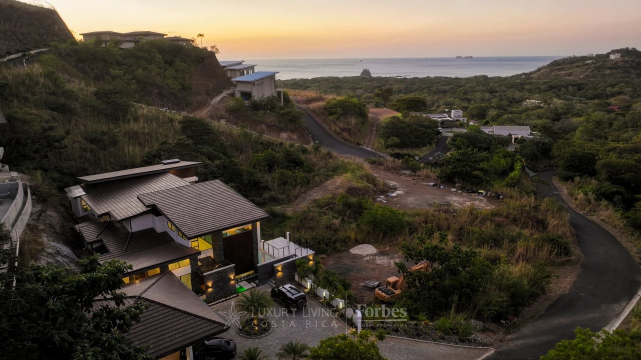 20702 - Contemporary Luxury with Ocean Views in Playa Flamingo