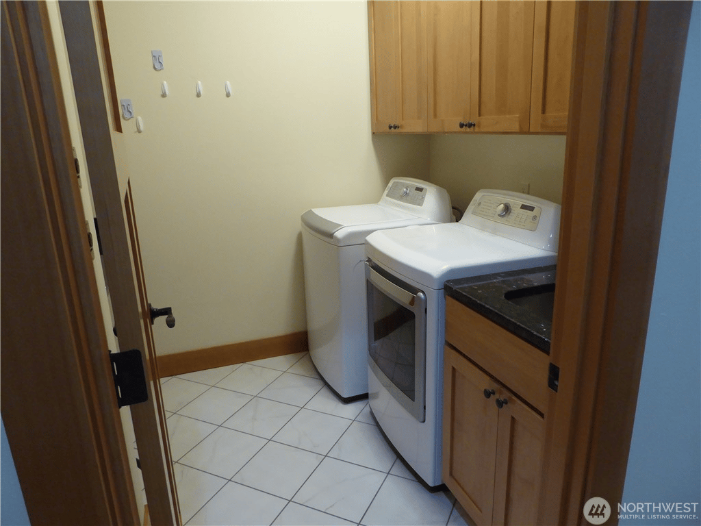 541 Village Dr