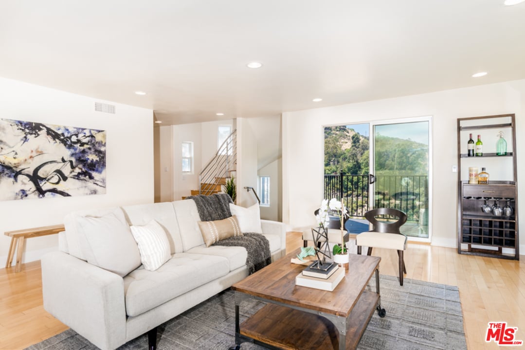8207 Mannix Dr