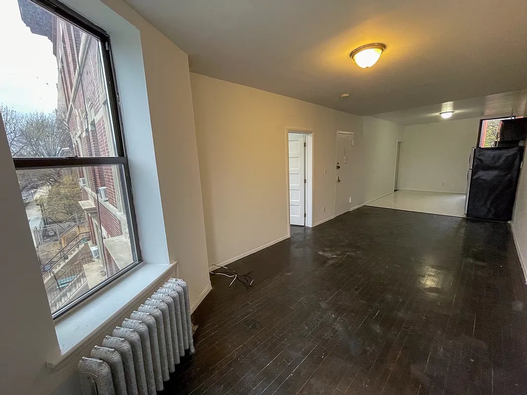 927 Putnam Ave 4R
