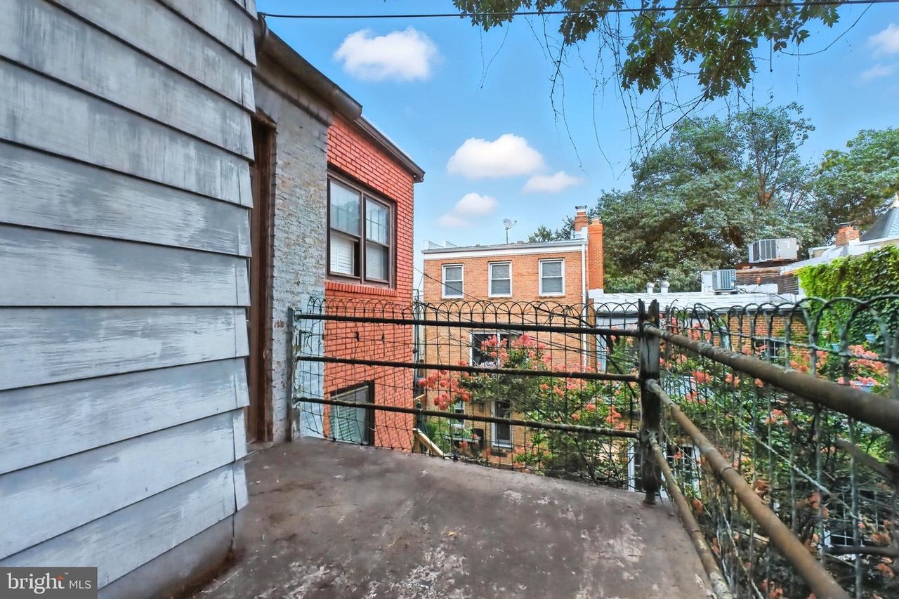 223 C St SE