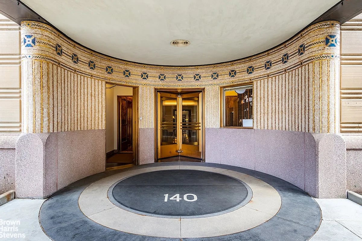 140 Riverside Dr, #18O