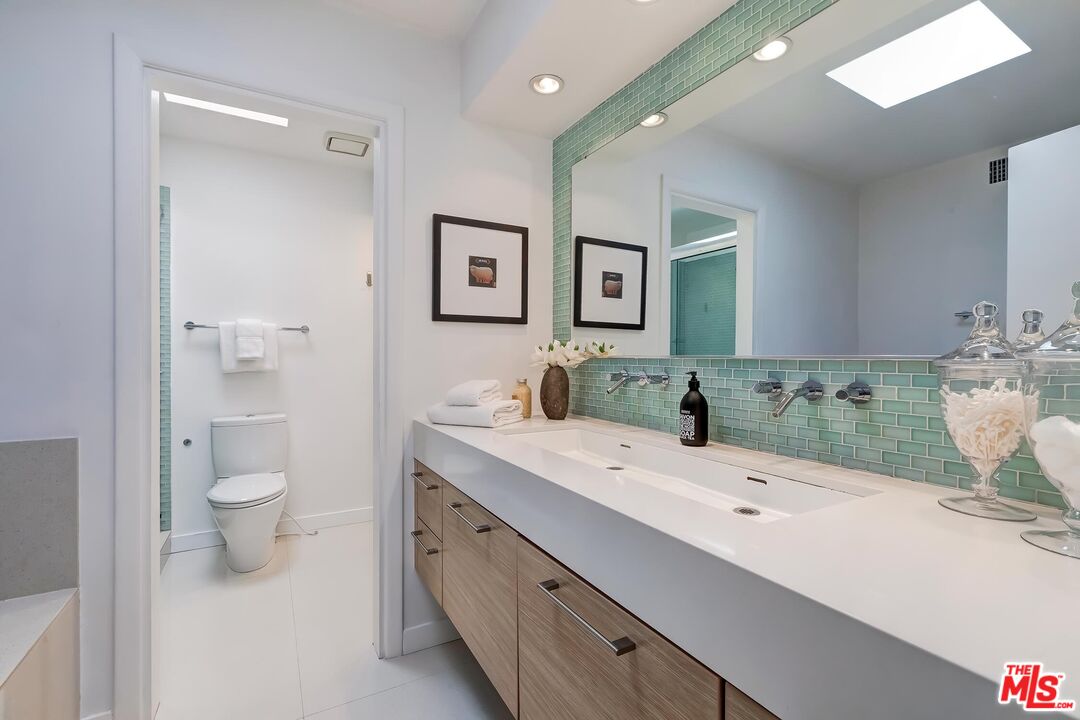 1131 20th St Unit: 2