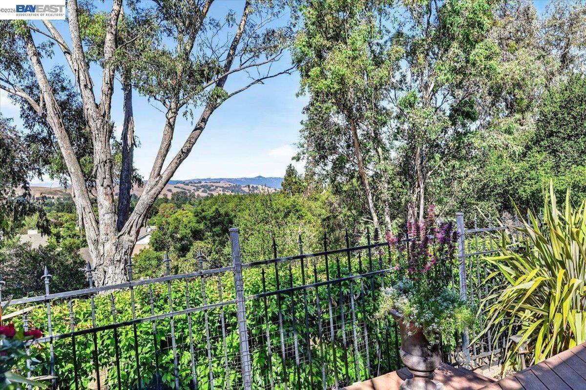 525 Silver Oak Ln