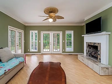 440 Snow White Prince Ln