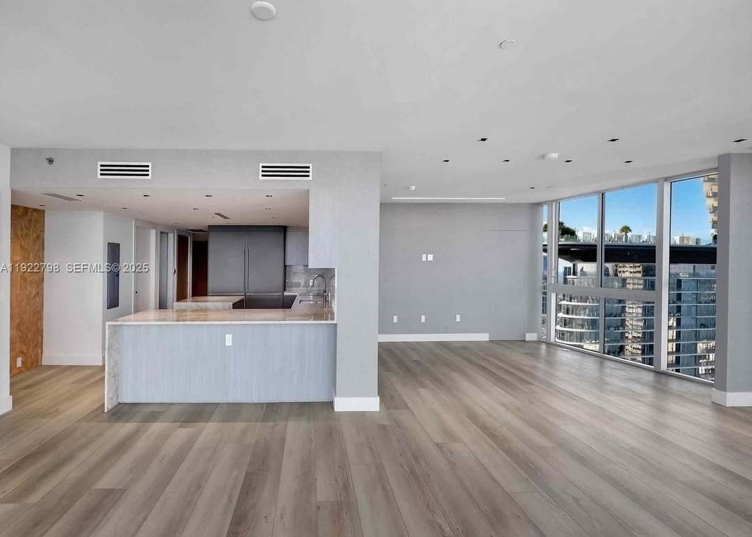 465 Brickell Ave #5701