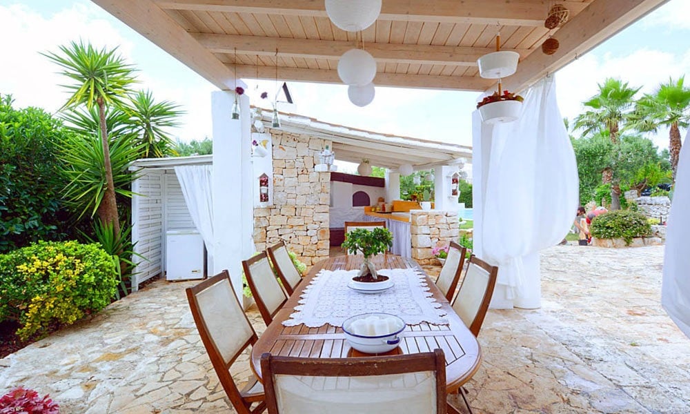 Character Filled Trulli With Pool Near Castellana Grotte