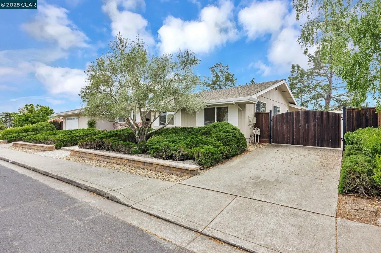 372 Birchwood Dr