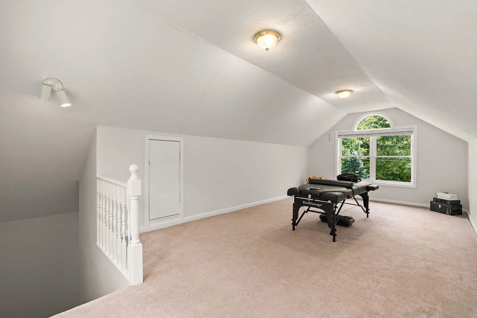 2 Brookside Ln