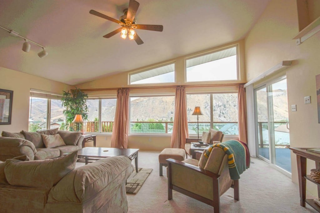 325 W Entiat Dr