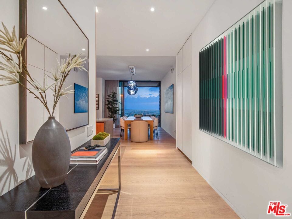9040 W Sunset Blvd, #1103