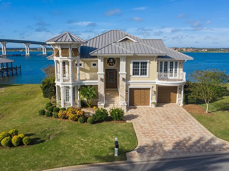233 Rivershore Ln