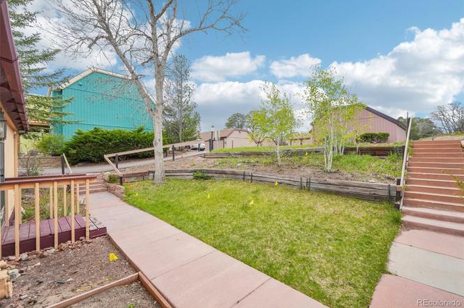 Lake Woodmoor Investor Special – Rare 1-Bed Lakeside Townhome with Huge Upside