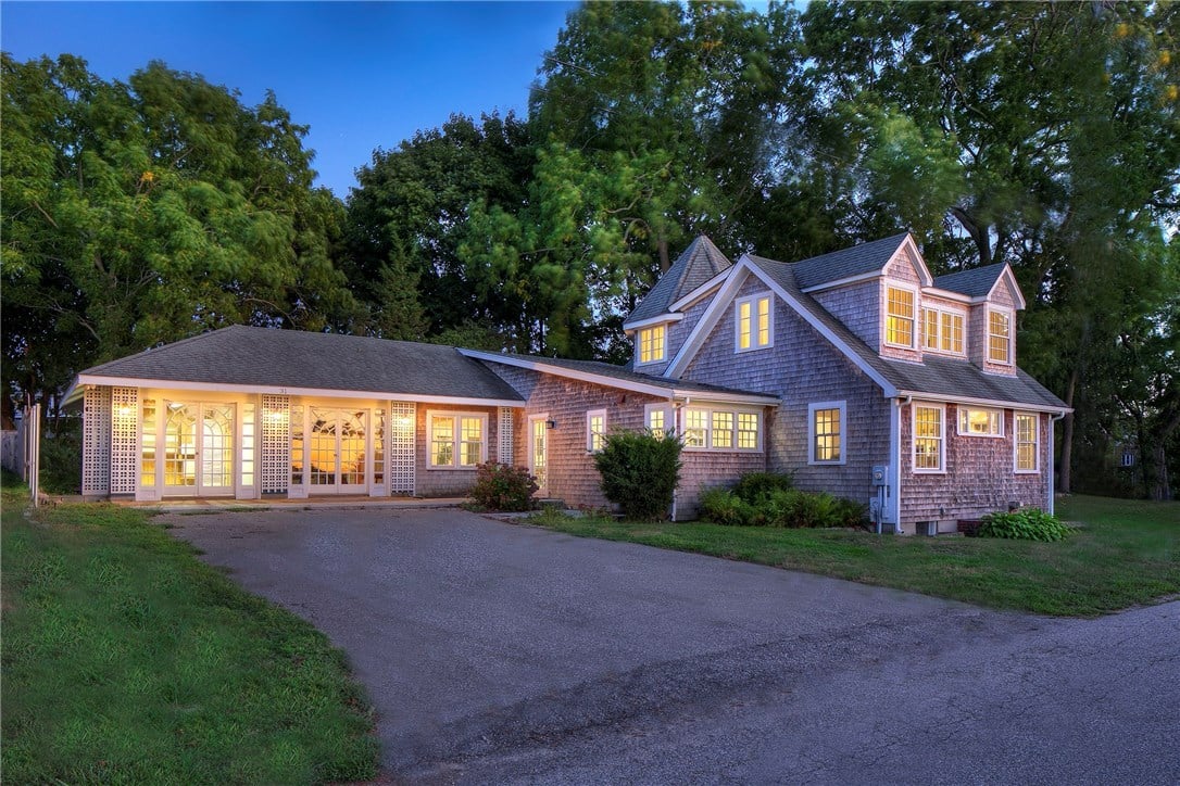 31 Bayview Ave