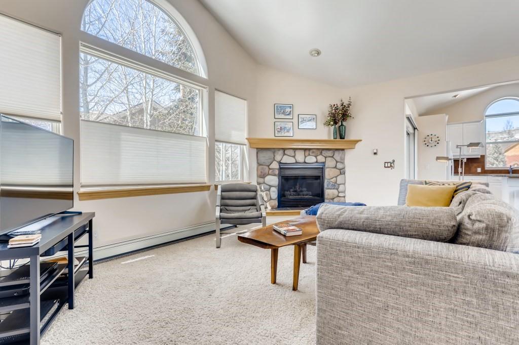 928 A Lakepoint Cir, #A