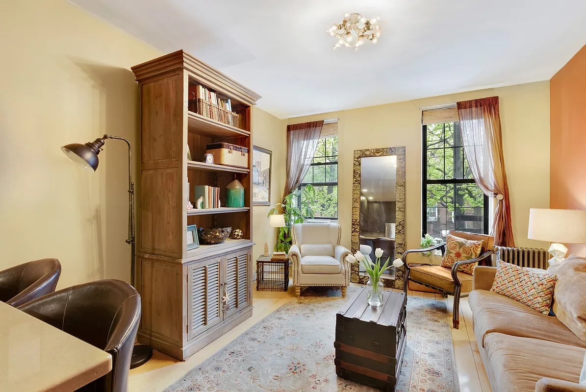 535 Clinton Street Unit: 2B