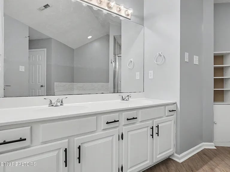 5516 Oakside Drive