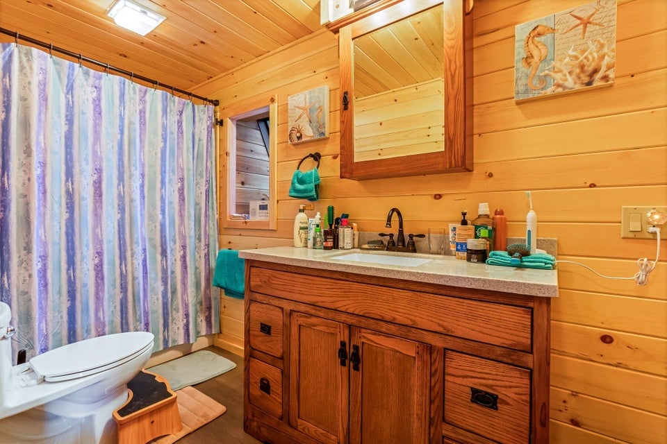 36 Worcester Way Lincoln, ME 04457